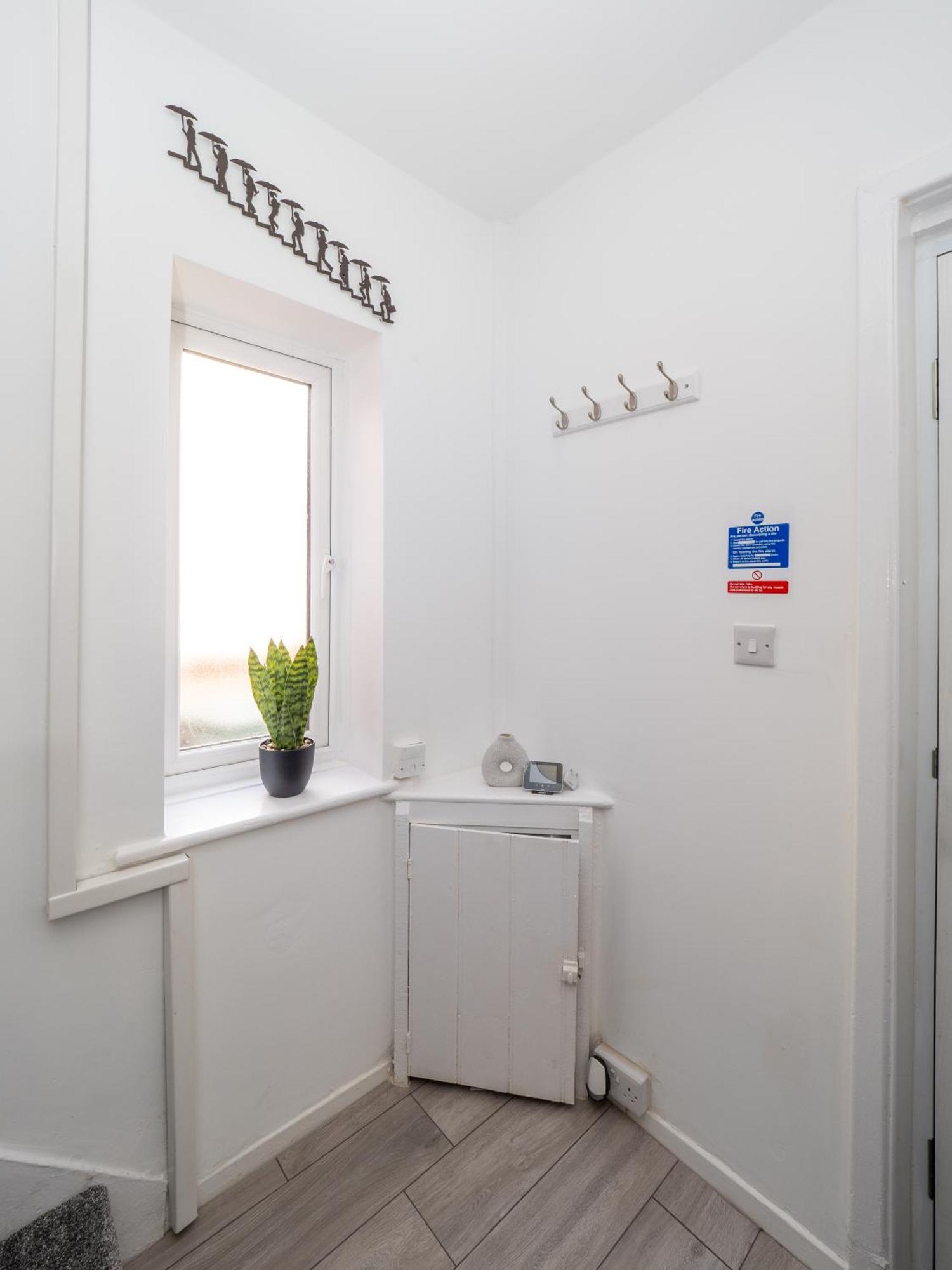 3Br Haven Retreat In Wallasey With Free Street Parking Extérieur photo